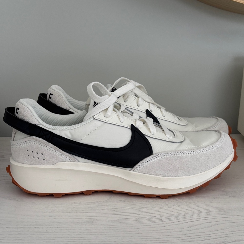 Nike Waffle Debut White and Black Athletic Shoes size 9